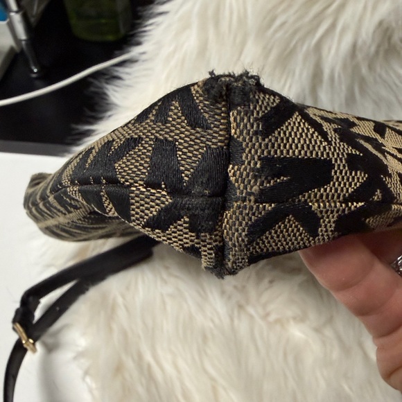 Michael Kors Signature Black and Tan Crossbody Bag - Picture 3 of 5